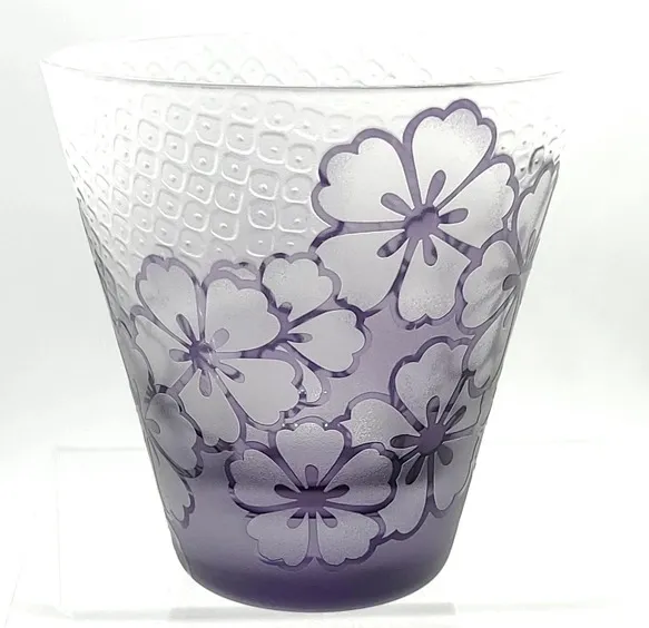 着物を思わせる (*^^*) 和モダンな絞文様入り桜グラス紫