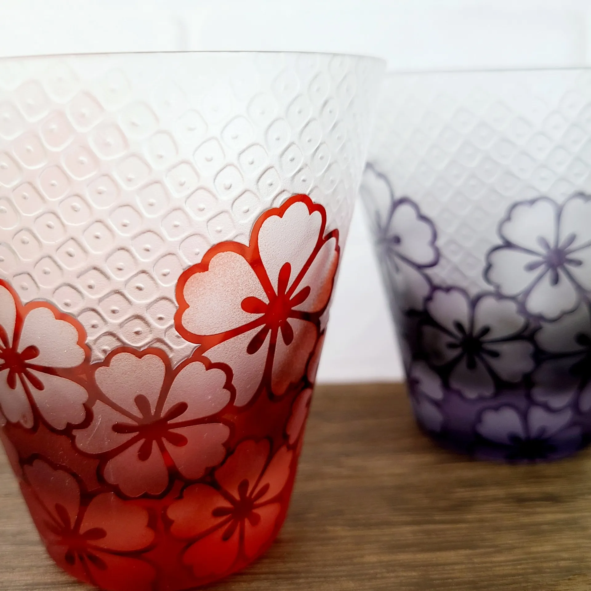 着物を思わせる(*^^*)和モダンな絞文様入り桜グラス銅赤